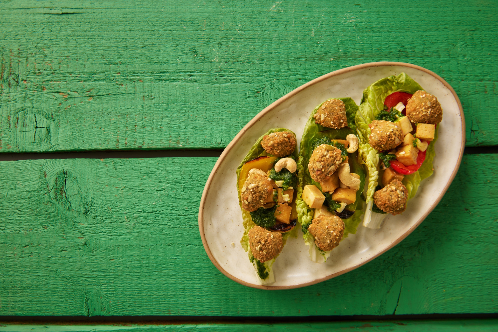falafel_golyok_grillezett_paprikaval_es_pestoval