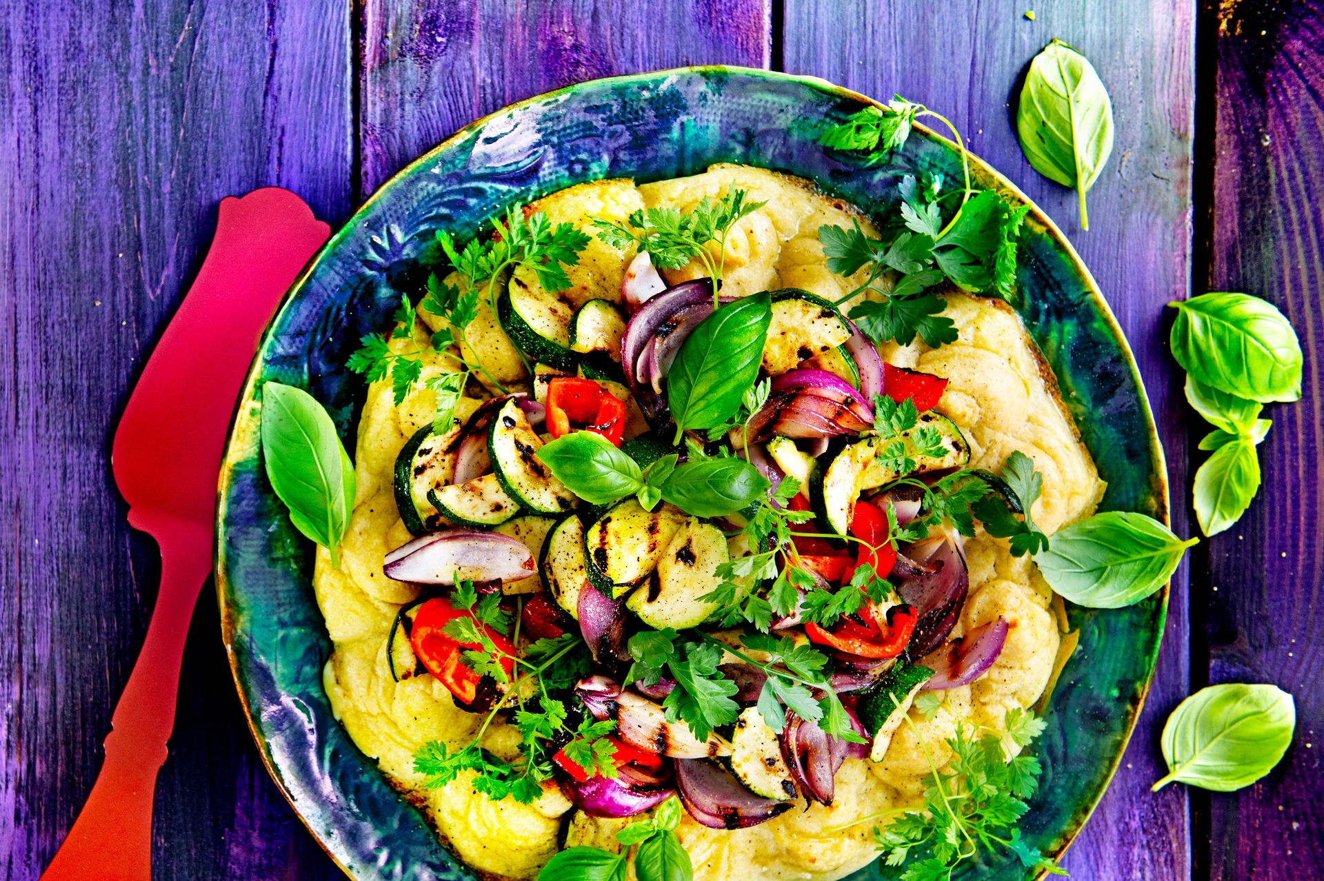 Sós "pavlova" grillezett zöldségekkel