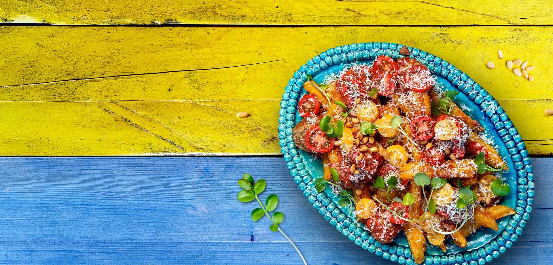 loaded-fries-paradicsomos-husgolyokkal