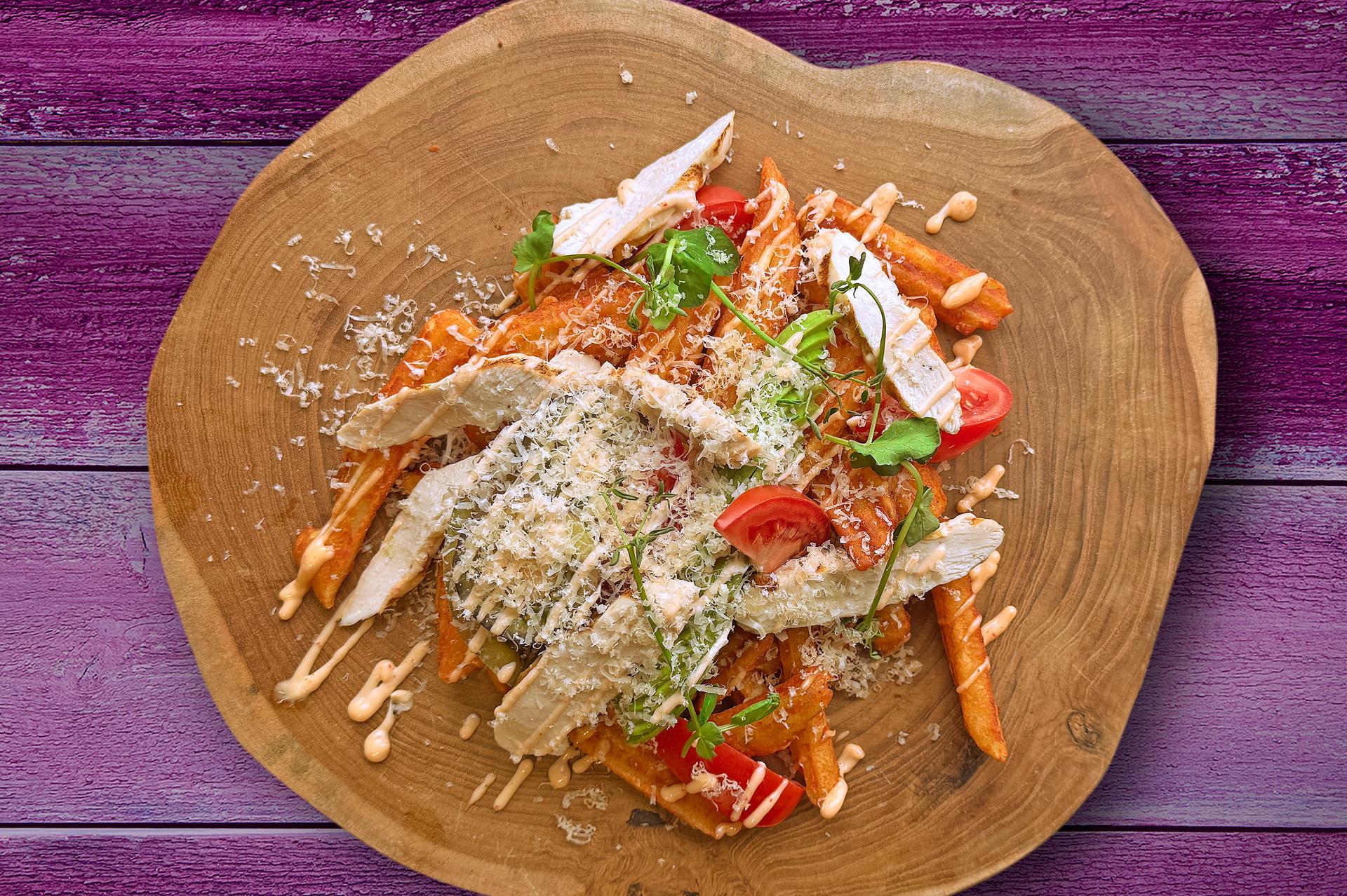 kaliforniai_csirke_loaded_fries