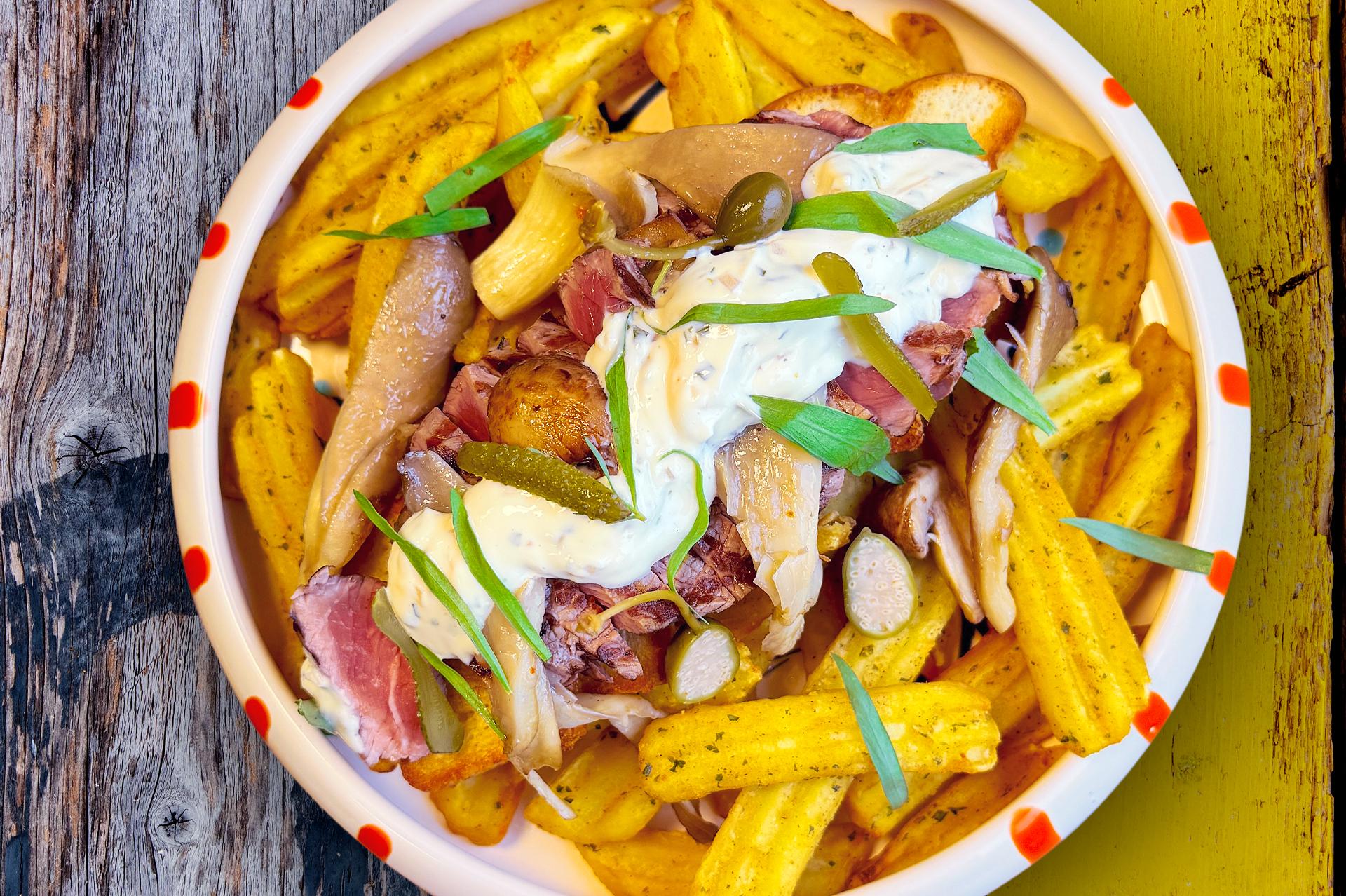 szenzacios_francia_bisztro_loaded_fries