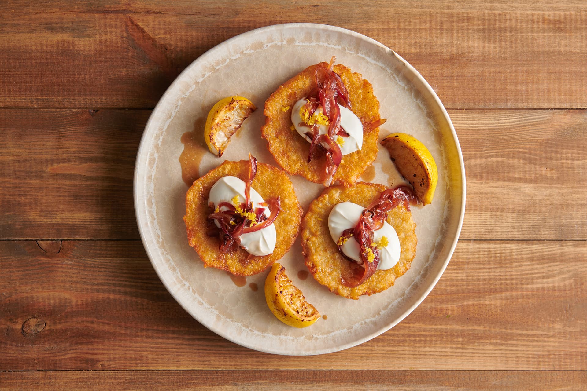 Aviko Burgonyalepény lilahagymalekvárral, tejföllel és grillezett citrommal