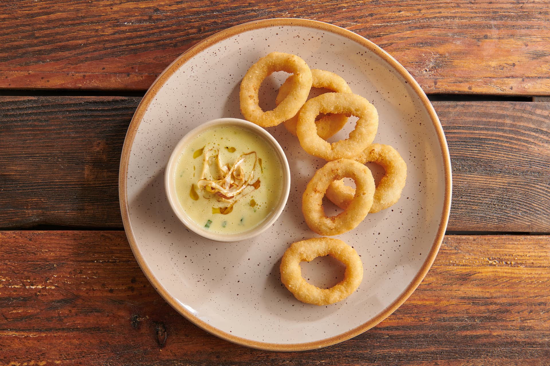 Aviko Sörtésztás valódi hagymakarikák burgonyás-póréhagymás mártással