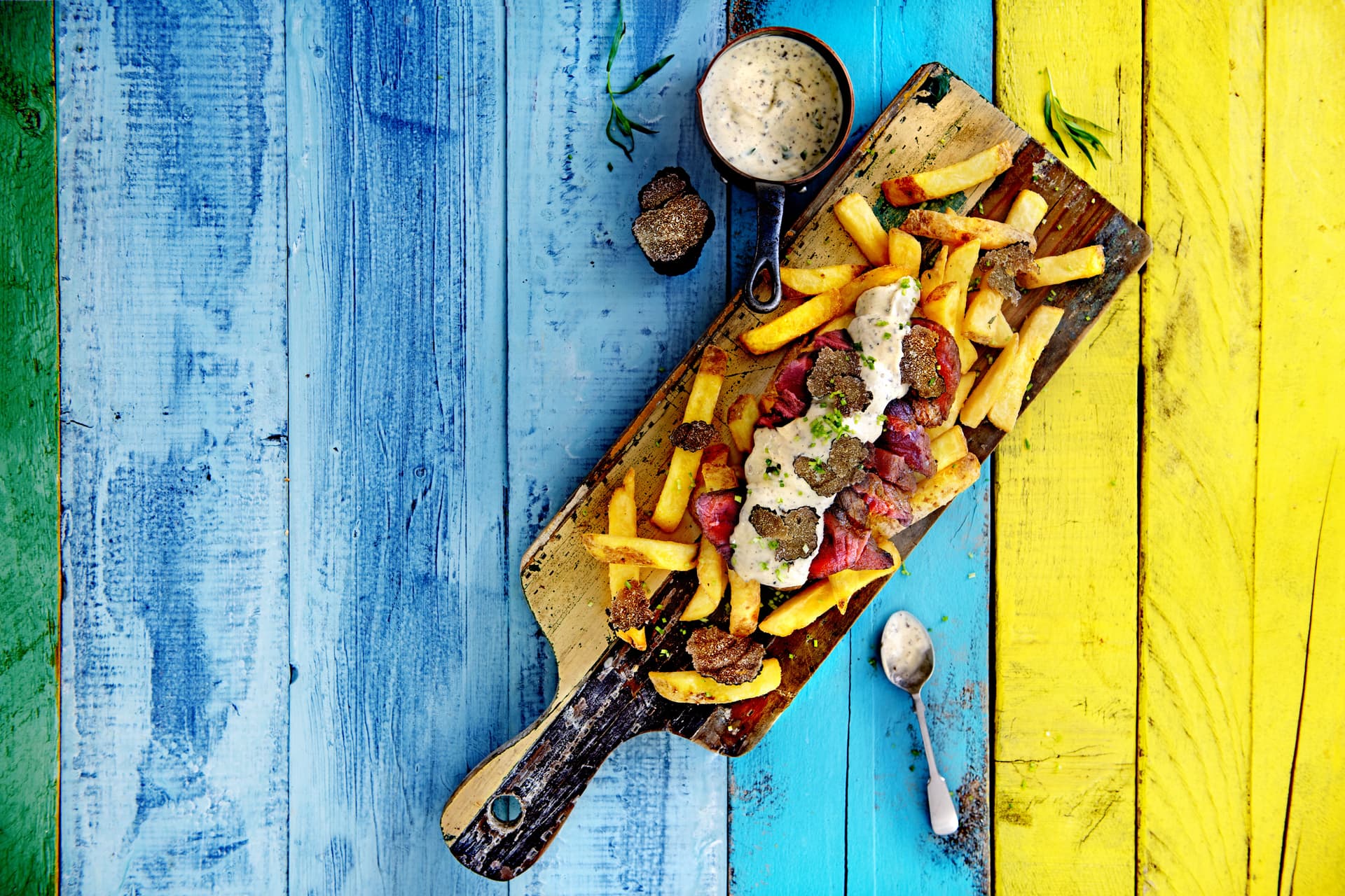 loaded-fries-szarvasgombas-bearnaise-steakkel