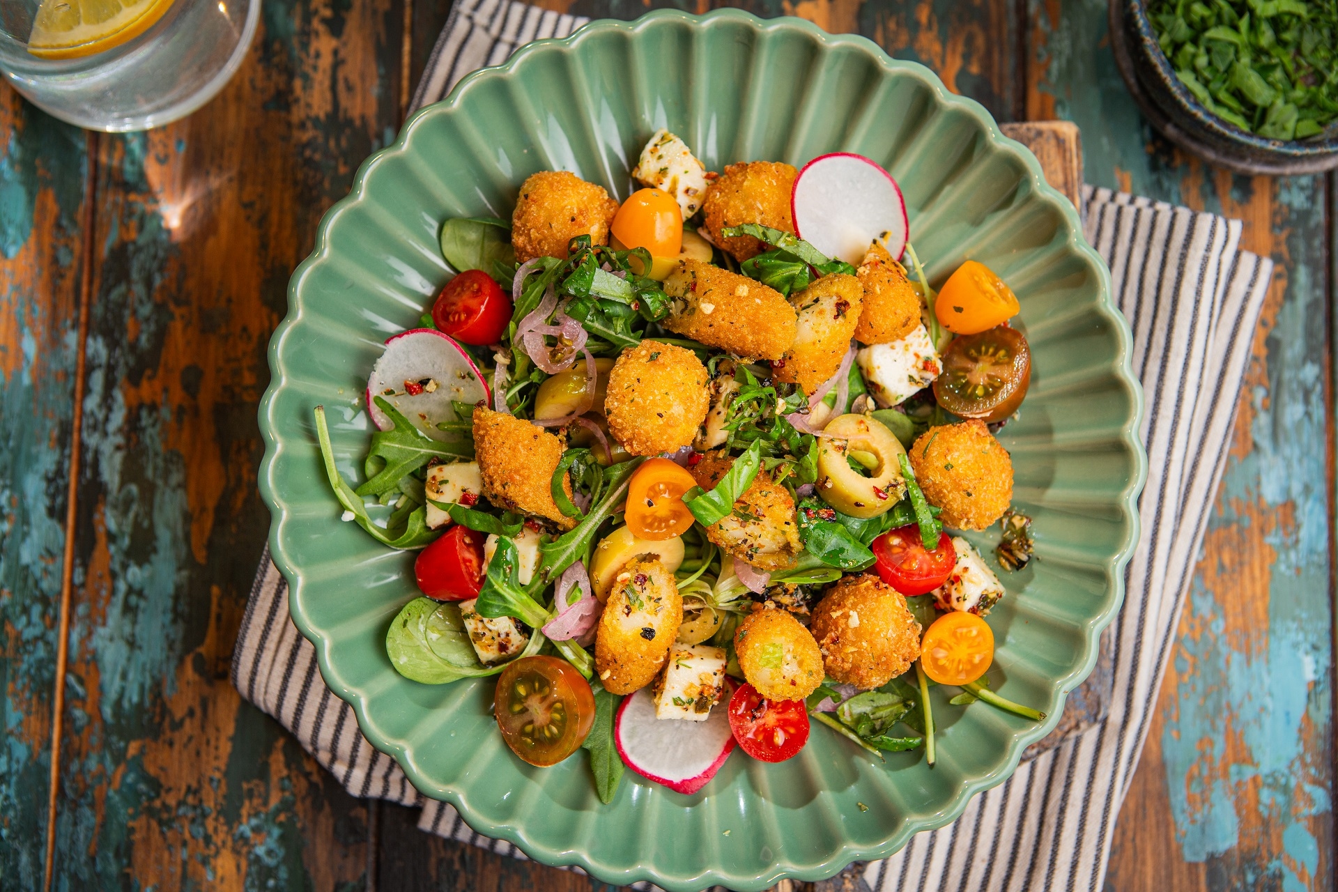 mediterran_salata_mozzarellaval_es_olajbogyoval | Receptek Aviko Food Service termékekkel