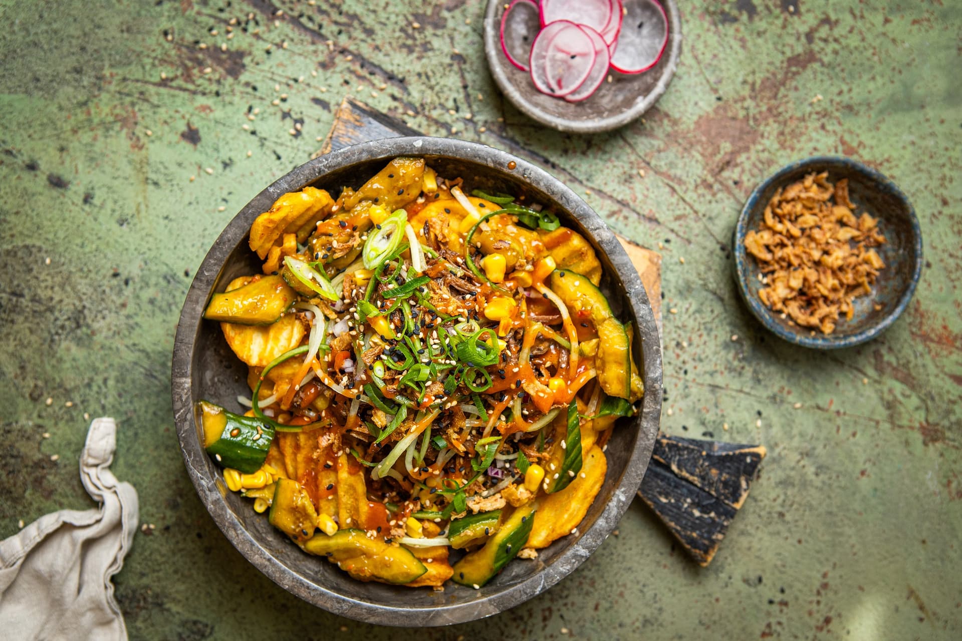 koreai_marhahusos_tal_hullamos_fuszeres_burgonyaszeletekkel - Receptek Aviko Foodservice